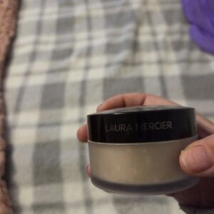 laura mercier Loose Setting Powder in Cream Finish